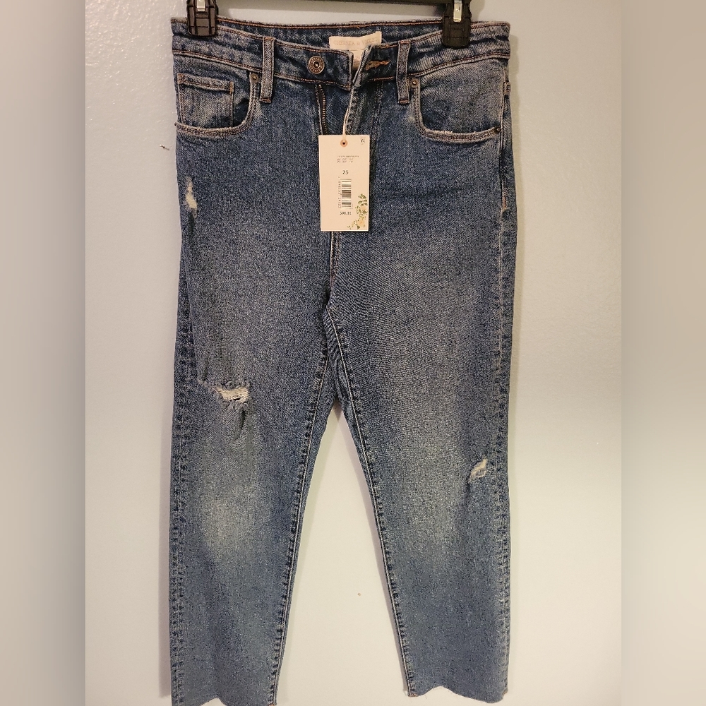 New ladies Chelsea And Violet Blue jeans. Size 25.